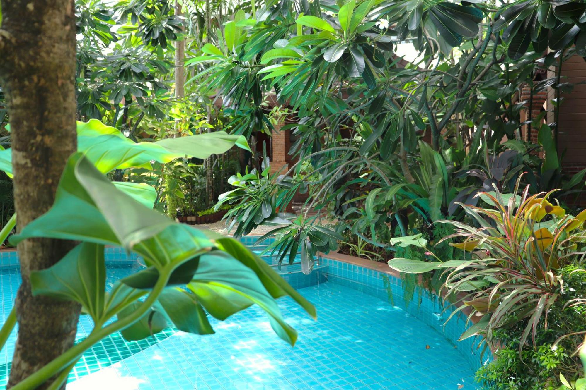 Quality Beach Resorts And Spa Patong Exteriör bild