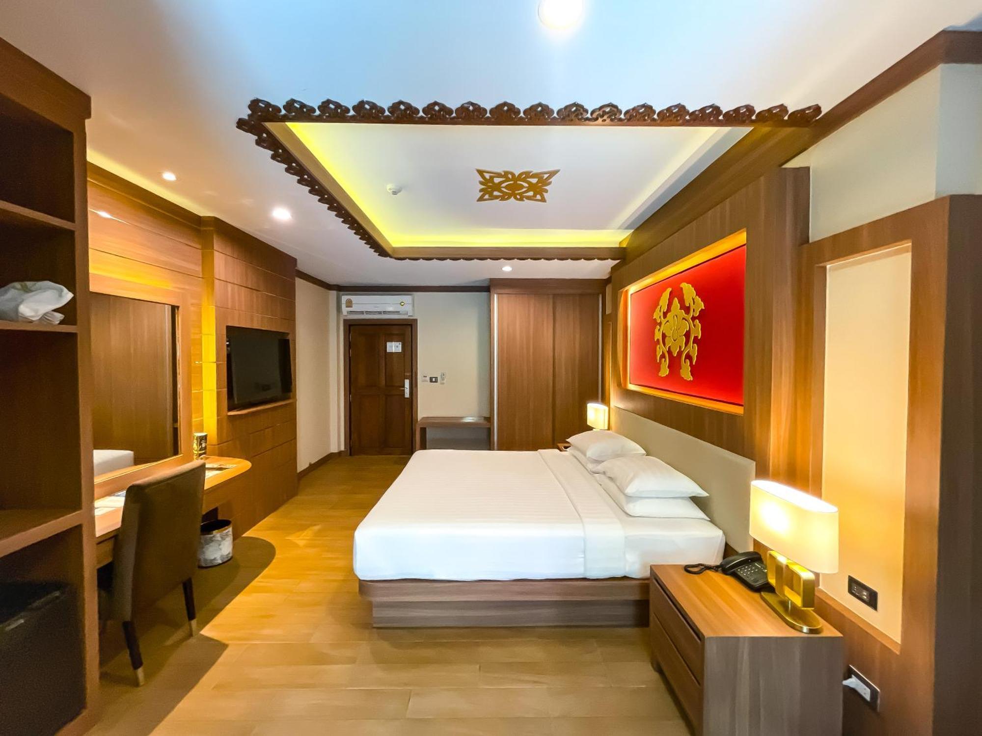 Quality Beach Resorts And Spa Patong Exteriör bild