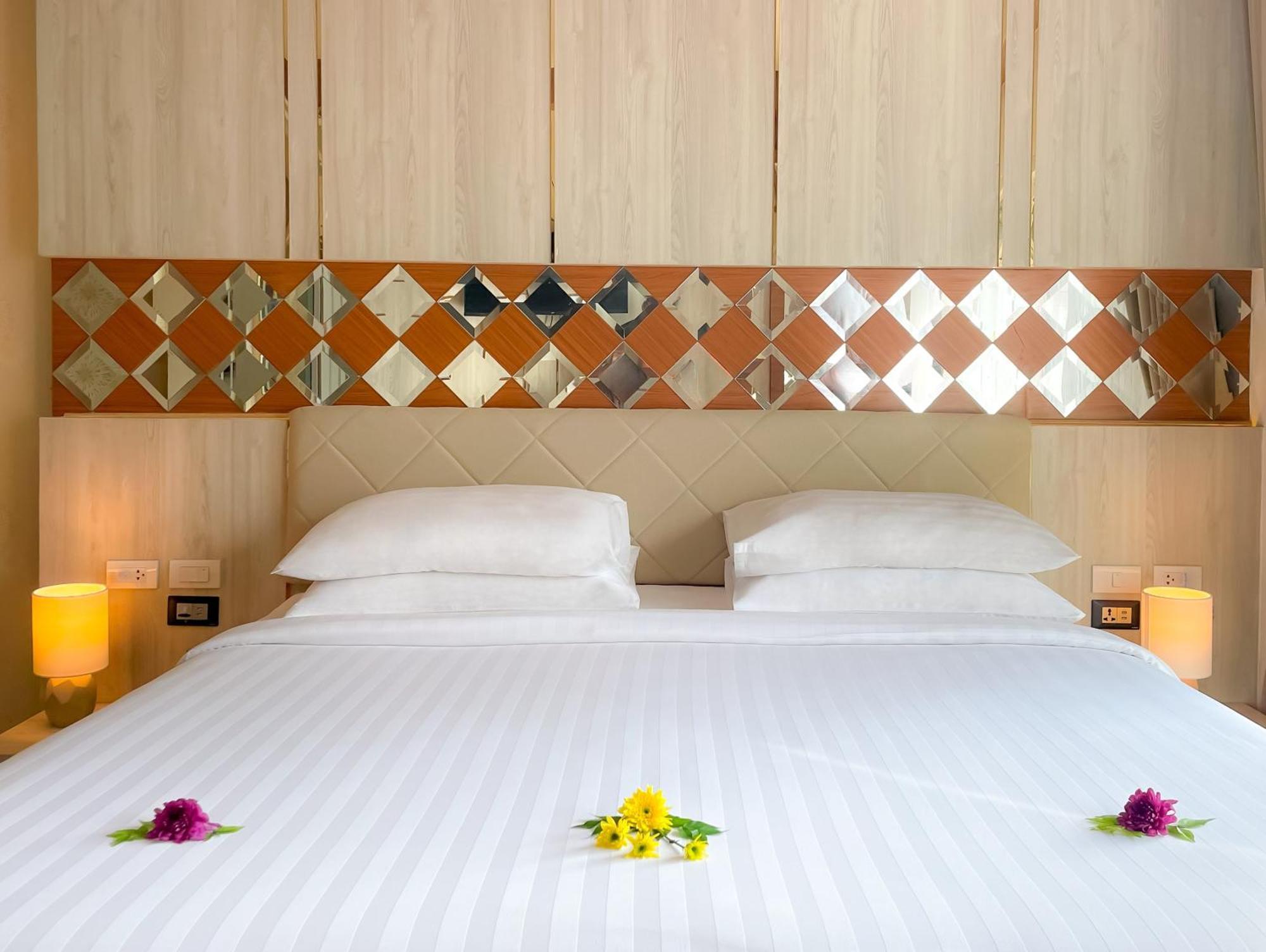 Quality Beach Resorts And Spa Patong Exteriör bild