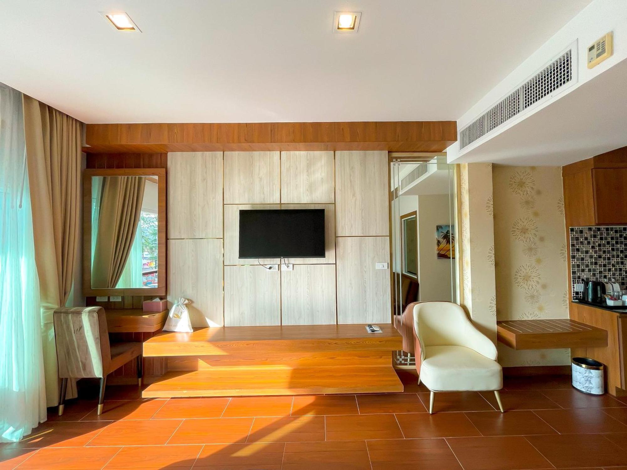 Quality Beach Resorts And Spa Patong Exteriör bild