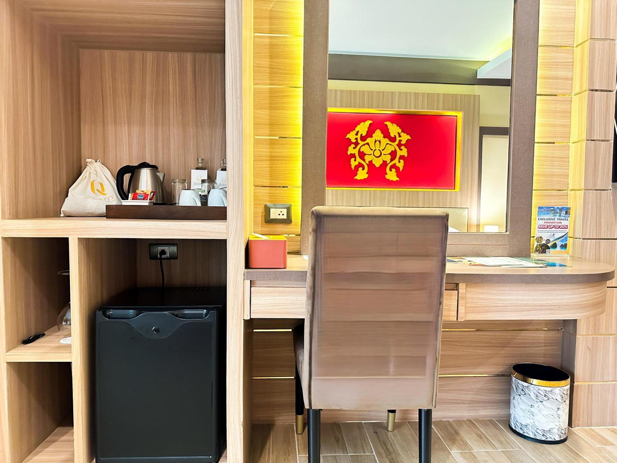Quality Beach Resorts And Spa Patong Exteriör bild