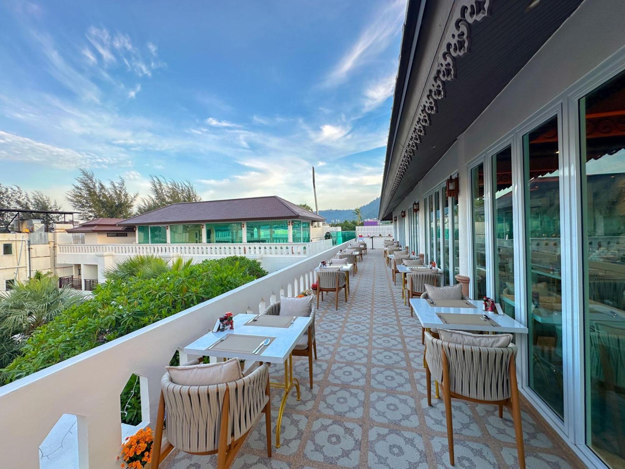 Quality Beach Resorts And Spa Patong Exteriör bild