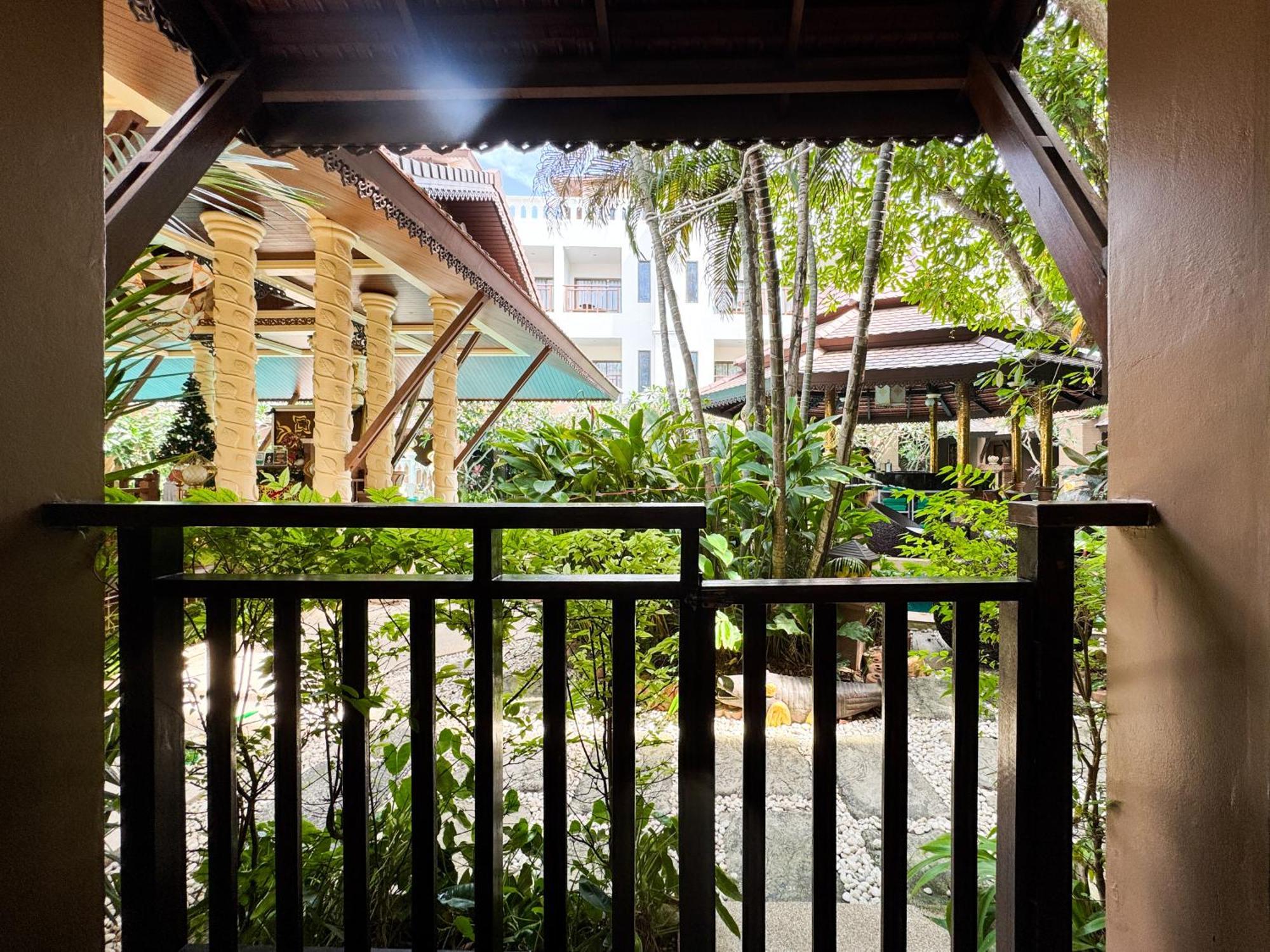 Quality Beach Resorts And Spa Patong Exteriör bild